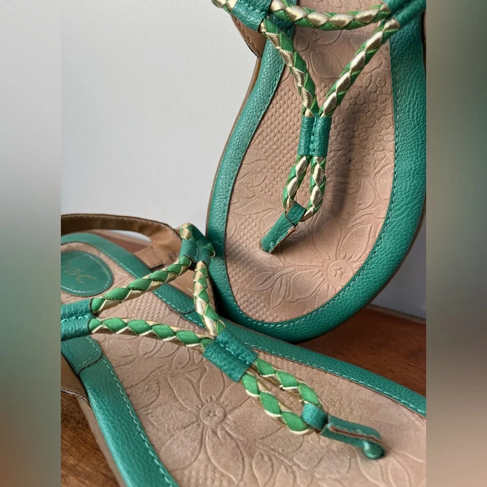 B.O.C Born Green , gold and green braided Sandals, faux leather size 9 - Picture 9 of 9